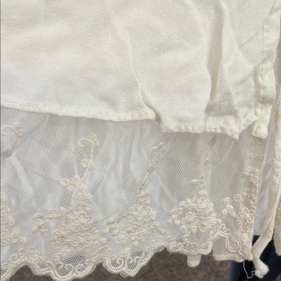 Bluheaven Elegant Boho Cream Lace Hem Ruffled Sleeve Blouse - Picture 7 of 9